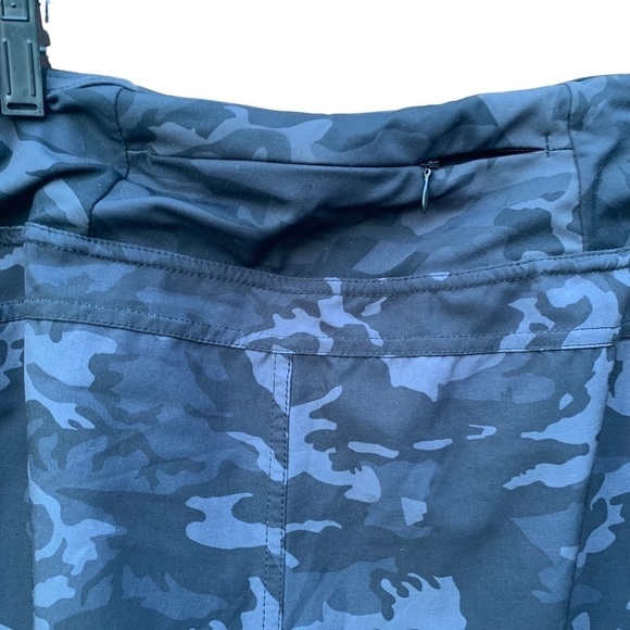 Soothfeel XL women's black Camo athletic shorts with panty liner - Picture 3 of 5